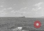 Standbild USS Hornet Fire während der Schlacht von Santa Cruz Insel in Zweiten Weltkrieg Pazifik, 1942, aus Sekunde 26 historischem Filmmaterial Videoclip 65675063023