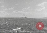 Standbild USS Hornet Fire während der Schlacht von Santa Cruz Insel in Zweiten Weltkrieg Pazifik, 1942, aus Sekunde 27 historischem Filmmaterial Videoclip 65675063023
