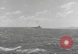 Standbild USS Hornet Fire während der Schlacht von Santa Cruz Insel in Zweiten Weltkrieg Pazifik, 1942, aus Sekunde 28 historischem Filmmaterial Videoclip 65675063023