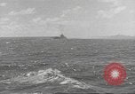 Standbild USS Hornet Fire während der Schlacht von Santa Cruz Insel in Zweiten Weltkrieg Pazifik, 1942, aus Sekunde 30 historischem Filmmaterial Videoclip 65675063023