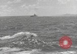 Standbild USS Hornet Fire während der Schlacht von Santa Cruz Insel in Zweiten Weltkrieg Pazifik, 1942, aus Sekunde 32 historischem Filmmaterial Videoclip 65675063023