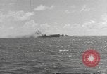Standbild USS Hornet Fire während der Schlacht von Santa Cruz Insel in Zweiten Weltkrieg Pazifik, 1942, aus Sekunde 38 historischem Filmmaterial Videoclip 65675063023