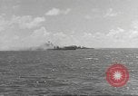 Standbild USS Hornet Fire während der Schlacht von Santa Cruz Insel in Zweiten Weltkrieg Pazifik, 1942, aus Sekunde 39 historischem Filmmaterial Videoclip 65675063023