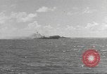 Standbild USS Hornet Fire während der Schlacht von Santa Cruz Insel in Zweiten Weltkrieg Pazifik, 1942, aus Sekunde 41 historischem Filmmaterial Videoclip 65675063023