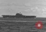 Standbild USS Hornet Fire während der Schlacht von Santa Cruz Insel in Zweiten Weltkrieg Pazifik, 1942, aus Sekunde 49 historischem Filmmaterial Videoclip 65675063023