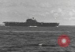 Standbild USS Hornet Fire während der Schlacht von Santa Cruz Insel in Zweiten Weltkrieg Pazifik, 1942, aus Sekunde 50 historischem Filmmaterial Videoclip 65675063023