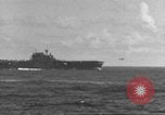 Standbild USS Hornet Fire während der Schlacht von Santa Cruz Insel in Zweiten Weltkrieg Pazifik, 1942, aus Sekunde 56 historischem Filmmaterial Videoclip 65675063023