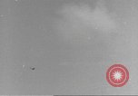 Standbild USS Hornet Fire während der Schlacht von Santa Cruz Insel in Zweiten Weltkrieg Pazifik, 1942, aus Sekunde 61 historischem Filmmaterial Videoclip 65675063023