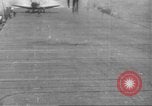 Standbild der USS Enterprise unter Angriff in der Schlacht von Santa Cruz Pazifik, 1942, aus Sekunde 1 historischem Filmmaterial Videoclip 65675063025