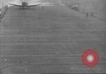 Standbild der USS Enterprise unter Angriff in der Schlacht von Santa Cruz Pazifik, 1942, aus Sekunde 5 historischem Filmmaterial Videoclip 65675063025