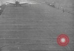 Standbild der USS Enterprise unter Angriff in der Schlacht von Santa Cruz Pazifik, 1942, aus Sekunde 6 historischem Filmmaterial Videoclip 65675063025