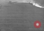 Standbild der USS Enterprise unter Angriff in der Schlacht von Santa Cruz Pazifik, 1942, aus Sekunde 17 historischem Filmmaterial Videoclip 65675063025