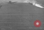 Standbild der USS Enterprise unter Angriff in der Schlacht von Santa Cruz Pazifik, 1942, aus Sekunde 18 historischem Filmmaterial Videoclip 65675063025