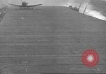 Standbild der USS Enterprise unter Angriff in der Schlacht von Santa Cruz Pazifik, 1942, aus Sekunde 19 historischem Filmmaterial Videoclip 65675063025