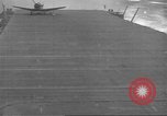 Standbild der USS Enterprise unter Angriff in der Schlacht von Santa Cruz Pazifik, 1942, aus Sekunde 22 historischem Filmmaterial Videoclip 65675063025