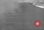 Standbild der USS Enterprise unter Angriff in der Schlacht von Santa Cruz Pazifik, 1942, aus Sekunde 26 historischem Filmmaterial Videoclip 65675063025
