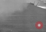 Standbild der USS Enterprise unter Angriff in der Schlacht von Santa Cruz Pazifik, 1942, aus Sekunde 27 historischem Filmmaterial Videoclip 65675063025