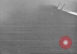 Standbild der USS Enterprise unter Angriff in der Schlacht von Santa Cruz Pazifik, 1942, aus Sekunde 32 historischem Filmmaterial Videoclip 65675063025