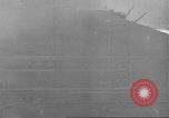 Standbild der USS Enterprise unter Angriff in der Schlacht von Santa Cruz Pazifik, 1942, aus Sekunde 35 historischem Filmmaterial Videoclip 65675063025