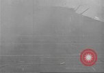 Standbild der USS Enterprise unter Angriff in der Schlacht von Santa Cruz Pazifik, 1942, aus Sekunde 44 historischem Filmmaterial Videoclip 65675063025