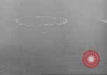 Standbild der USS Enterprise unter Angriff in der Schlacht von Santa Cruz Pazifik, 1942, aus Sekunde 54 historischem Filmmaterial Videoclip 65675063025
