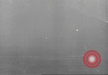 Standbild der USS Enterprise unter Angriff in der Schlacht von Santa Cruz Pazifik, 1942, aus Sekunde 55 historischem Filmmaterial Videoclip 65675063025