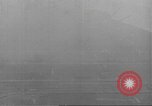 Standbild der USS Enterprise unter Angriff in der Schlacht von Santa Cruz Pazifik, 1942, aus Sekunde 56 historischem Filmmaterial Videoclip 65675063025