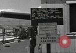 Standbild United States Navy crew Hawaii USA, 1942, aus Sekunde 33 historischem Filmmaterial Videoclip 65675063058