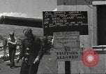 Standbild United States Navy crew Hawaii USA, 1942, aus Sekunde 42 historischem Filmmaterial Videoclip 65675063058