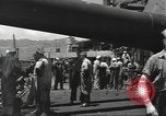 Standbild United States Navy crew Hawaii USA, 1942, aus Sekunde 56 historischem Filmmaterial Videoclip 65675063058