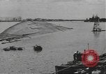 Standbild United States Navy crew Pearl Harbor Hawaii USA, 1942, aus Sekunde 3 historischem Filmmaterial Videoclip 65675063059