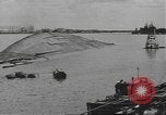 Standbild United States Navy crew Pearl Harbor Hawaii USA, 1942, aus Sekunde 4 historischem Filmmaterial Videoclip 65675063059