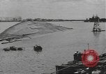 Standbild United States Navy crew Pearl Harbor Hawaii USA, 1942, aus Sekunde 5 historischem Filmmaterial Videoclip 65675063059