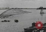Standbild United States Navy crew Pearl Harbor Hawaii USA, 1942, aus Sekunde 6 historischem Filmmaterial Videoclip 65675063059