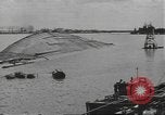 Standbild United States Navy crew Pearl Harbor Hawaii USA, 1942, aus Sekunde 7 historischem Filmmaterial Videoclip 65675063059