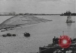 Standbild United States Navy crew Pearl Harbor Hawaii USA, 1942, aus Sekunde 10 historischem Filmmaterial Videoclip 65675063059