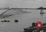 Standbild United States Navy crew Pearl Harbor Hawaii USA, 1942, aus Sekunde 11 historischem Filmmaterial Videoclip 65675063059