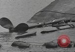Standbild United States Navy crew Pearl Harbor Hawaii USA, 1942, aus Sekunde 15 historischem Filmmaterial Videoclip 65675063059