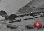 Standbild United States Navy crew Pearl Harbor Hawaii USA, 1942, aus Sekunde 20 historischem Filmmaterial Videoclip 65675063059
