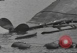 Standbild United States Navy crew Pearl Harbor Hawaii USA, 1942, aus Sekunde 21 historischem Filmmaterial Videoclip 65675063059