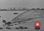 Standbild United States Navy crew Pearl Harbor Hawaii USA, 1942, aus Sekunde 25 historischem Filmmaterial Videoclip 65675063059