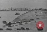 Standbild United States Navy crew Pearl Harbor Hawaii USA, 1942, aus Sekunde 26 historischem Filmmaterial Videoclip 65675063059