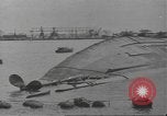Standbild United States Navy crew Pearl Harbor Hawaii USA, 1942, aus Sekunde 27 historischem Filmmaterial Videoclip 65675063059