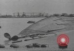 Standbild United States Navy crew Pearl Harbor Hawaii USA, 1942, aus Sekunde 30 historischem Filmmaterial Videoclip 65675063059