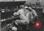 Standbild United States Navy crew Pearl Harbor Hawaii USA, 1942, aus Sekunde 49 historischem Filmmaterial Videoclip 65675063059