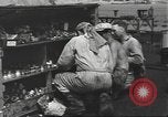 Standbild United States Navy crew Pearl Harbor Hawaii USA, 1942, aus Sekunde 50 historischem Filmmaterial Videoclip 65675063059