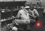 Standbild United States Navy crew Pearl Harbor Hawaii USA, 1942, aus Sekunde 52 historischem Filmmaterial Videoclip 65675063059