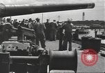 Standbild United States Navy crew Pearl Harbor Hawaii USA, 1942, aus Sekunde 54 historischem Filmmaterial Videoclip 65675063059