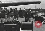 Standbild United States Navy crew Pearl Harbor Hawaii USA, 1942, aus Sekunde 55 historischem Filmmaterial Videoclip 65675063059