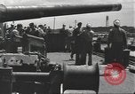 Standbild United States Navy crew Pearl Harbor Hawaii USA, 1942, aus Sekunde 58 historischem Filmmaterial Videoclip 65675063059